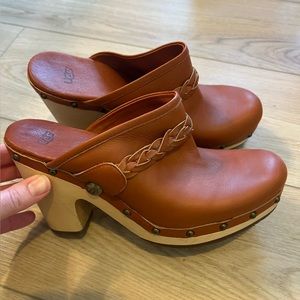 Womens Ugg clogs size 8 like new-sfh